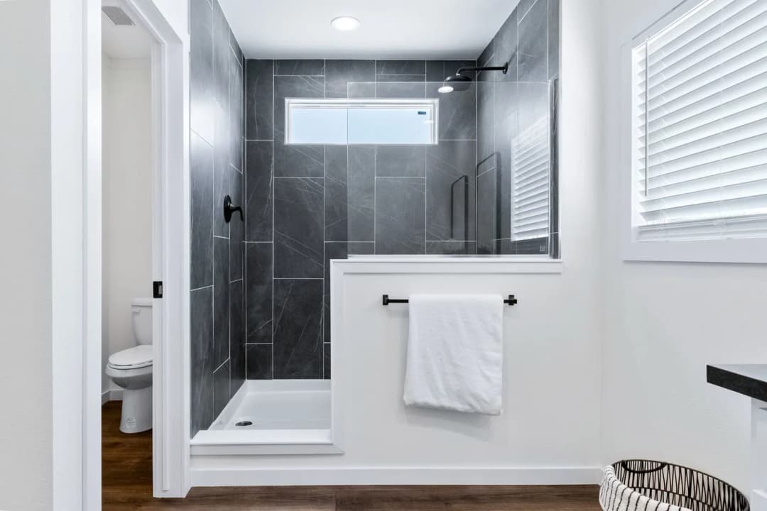 The iron peak bathroom home features