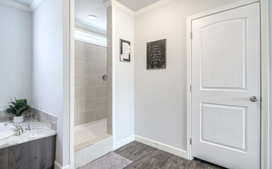 Beaumont 5079 bathroom home features