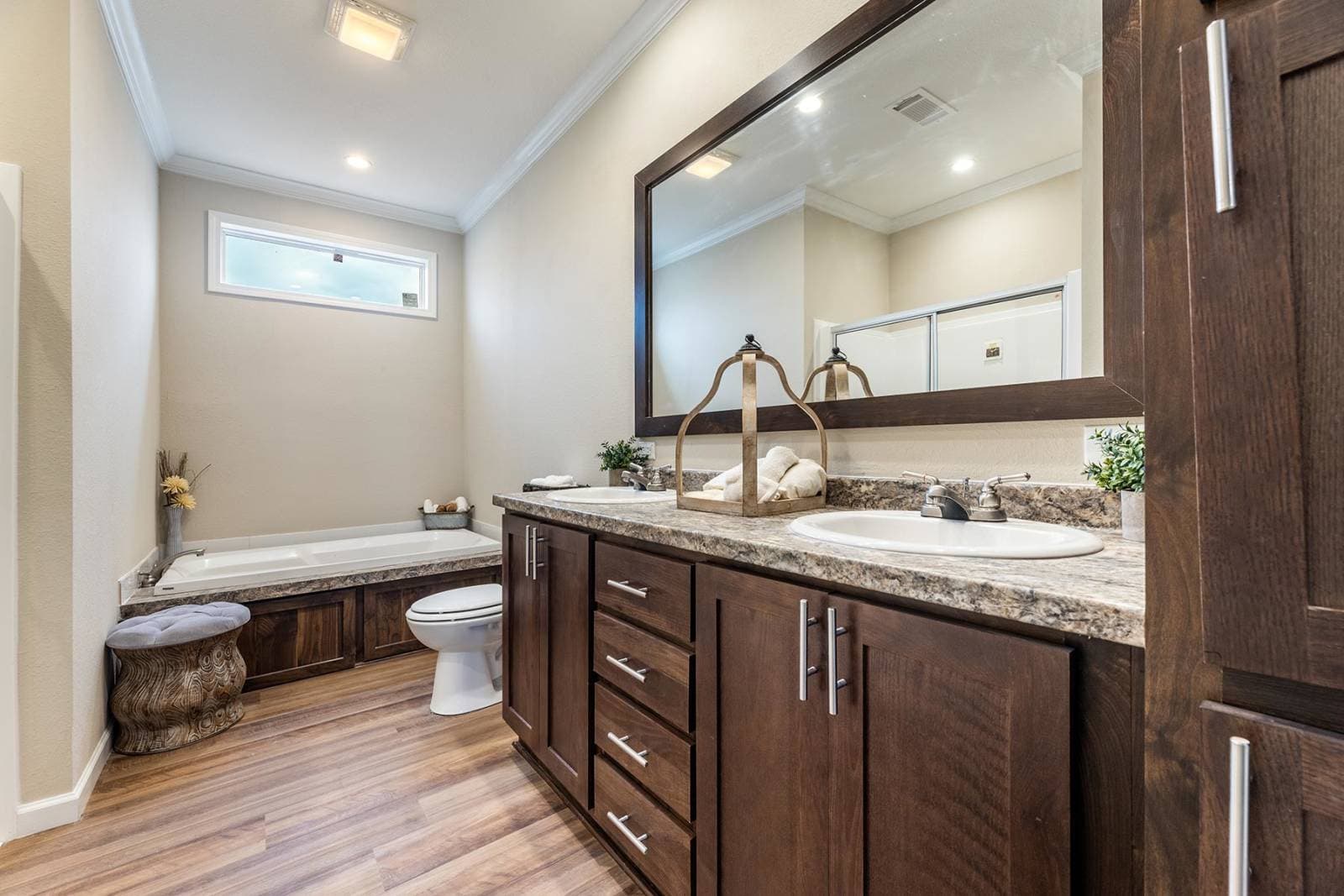 Innovation 3260c bathroom home features