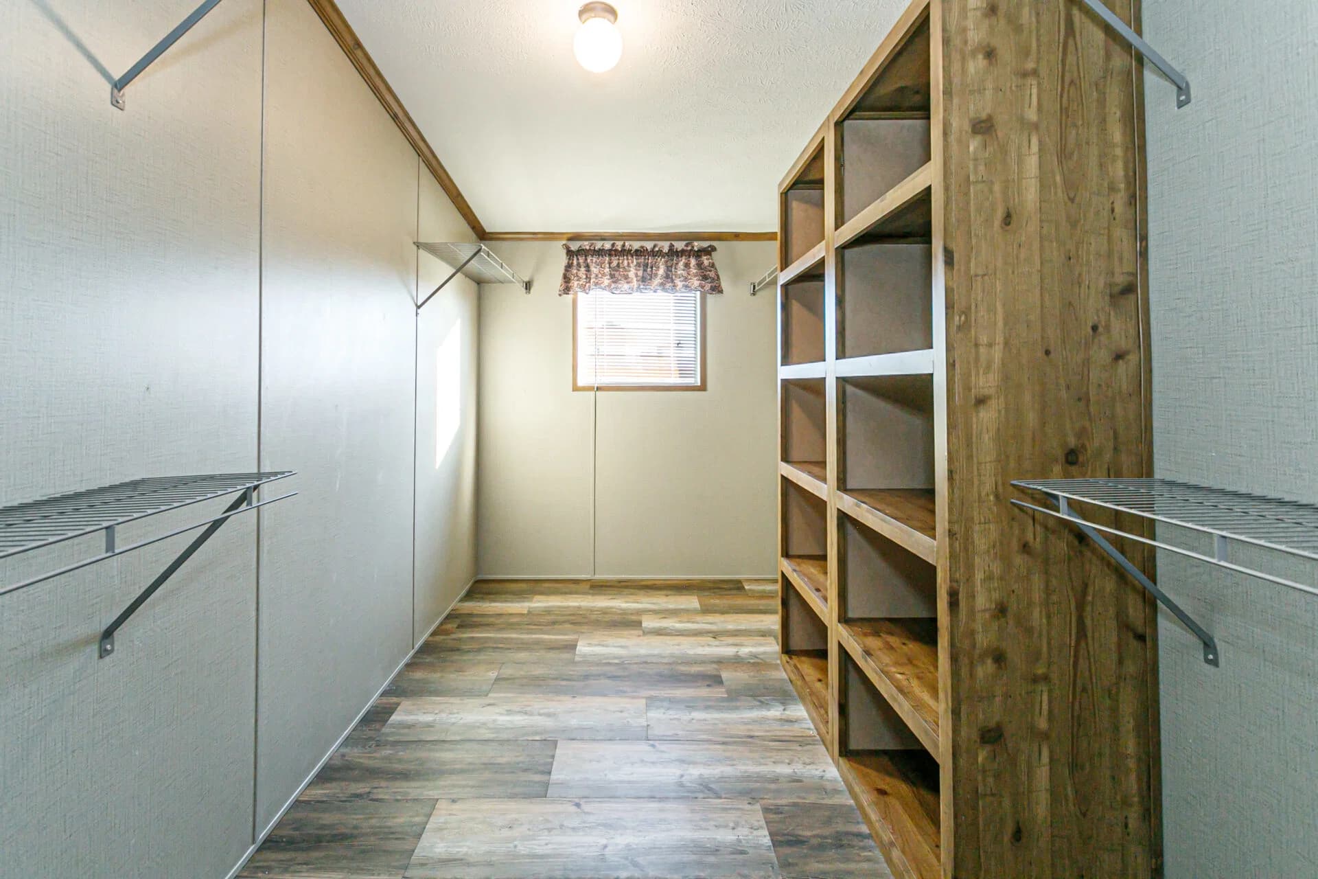 Doublewide h-3672-43a bedroom home features
