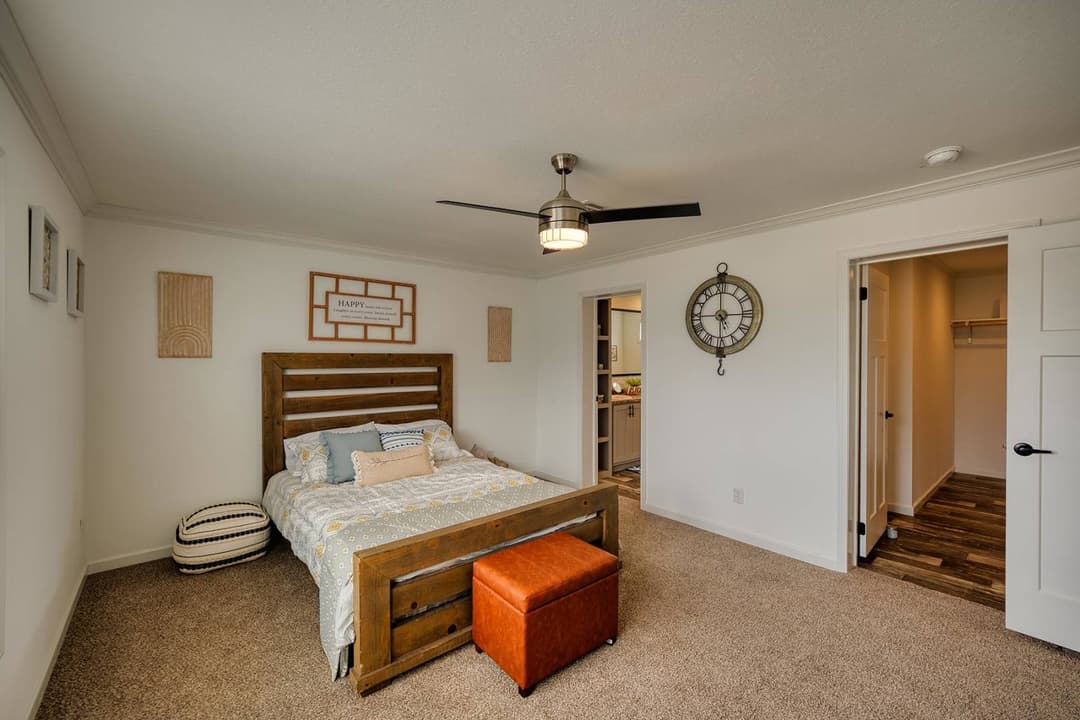 Titan extreme 2876h bedroom home features