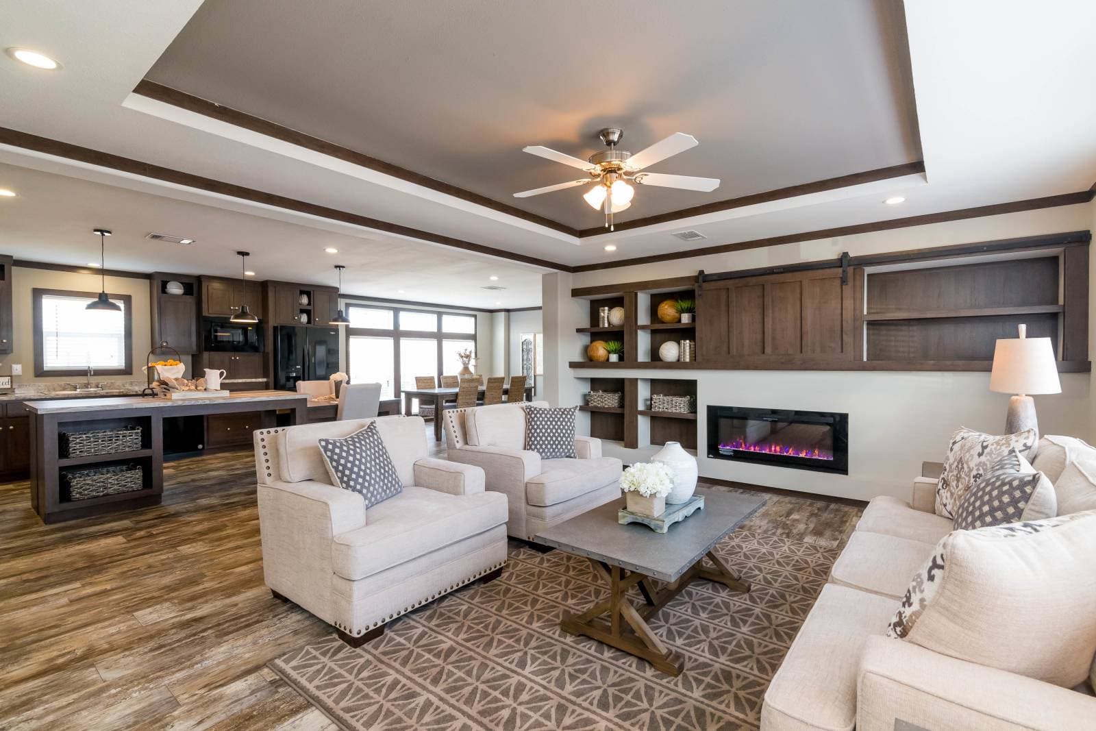 Titan extreme 3272c interior home features