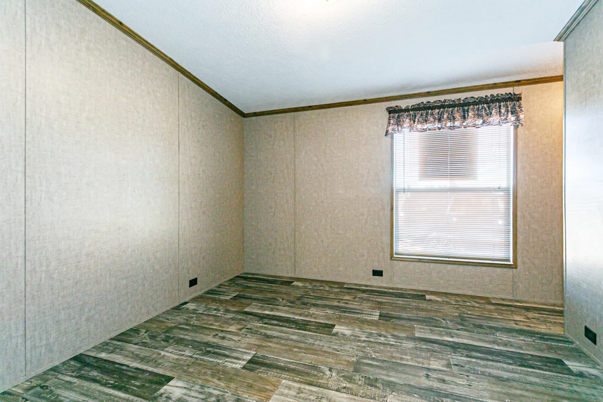 Classic c-3264-32c bedroom home features