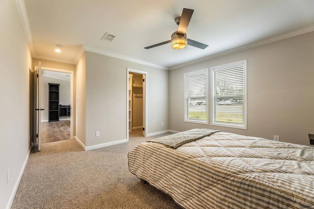 Innovation 2864h bedroom home features