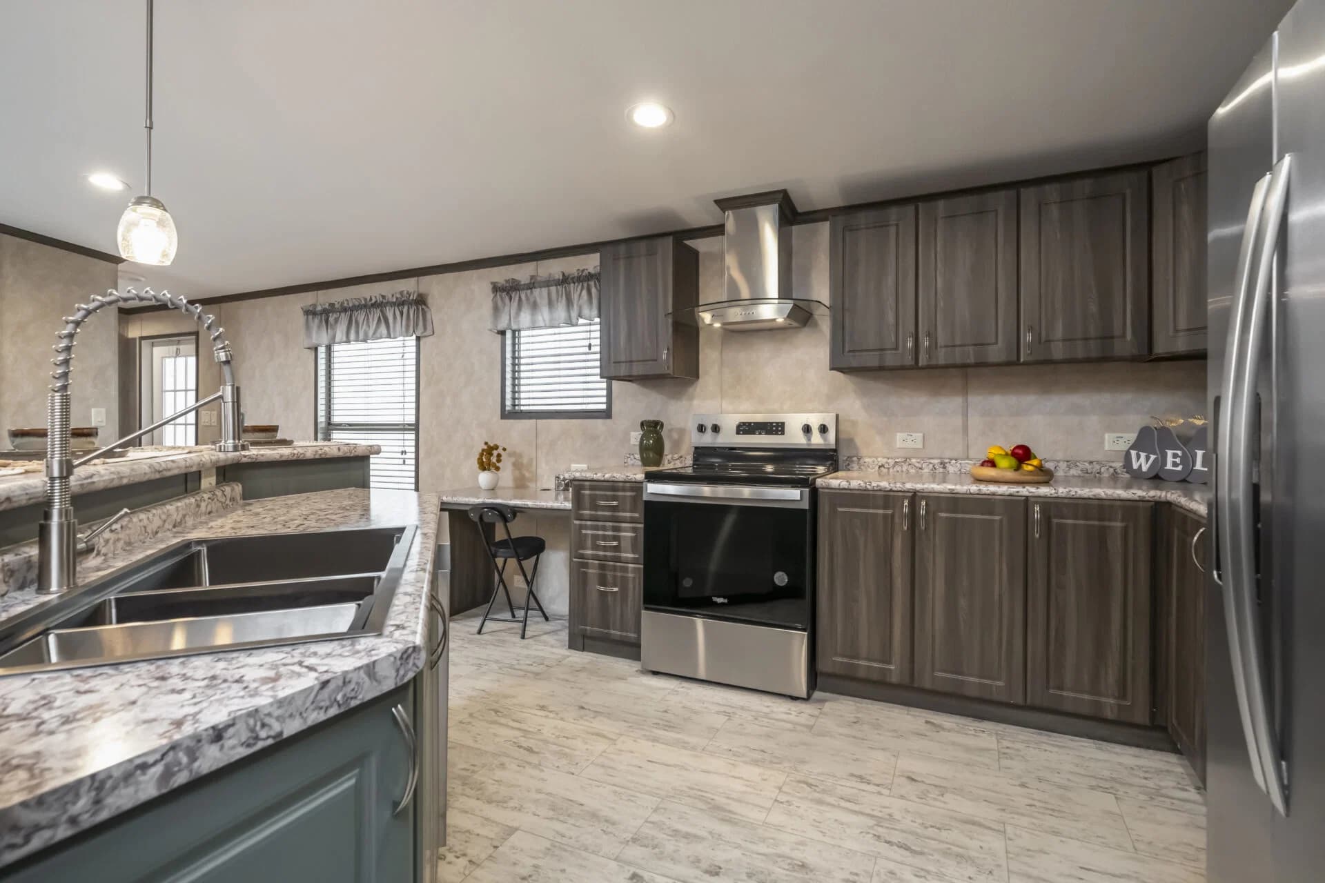 Classic c-3256-42b kitchen home features