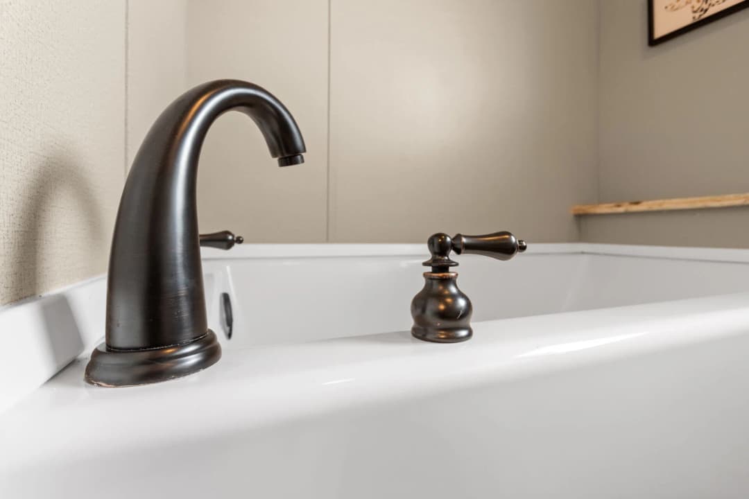 Heritage h-3260-32a bathroom home features