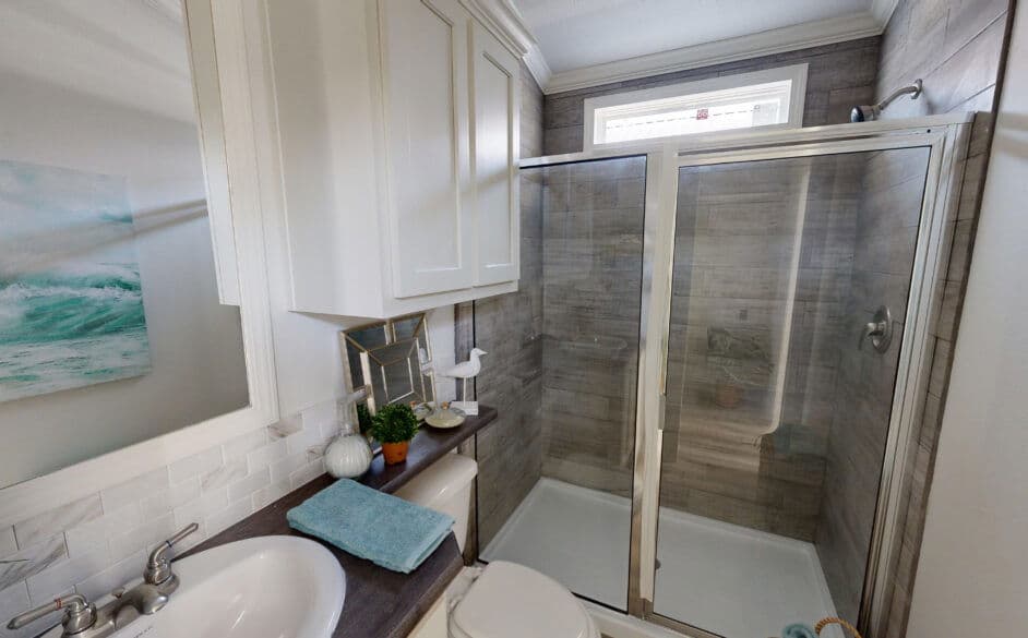 Sparrow c34ep8 bathroom home features