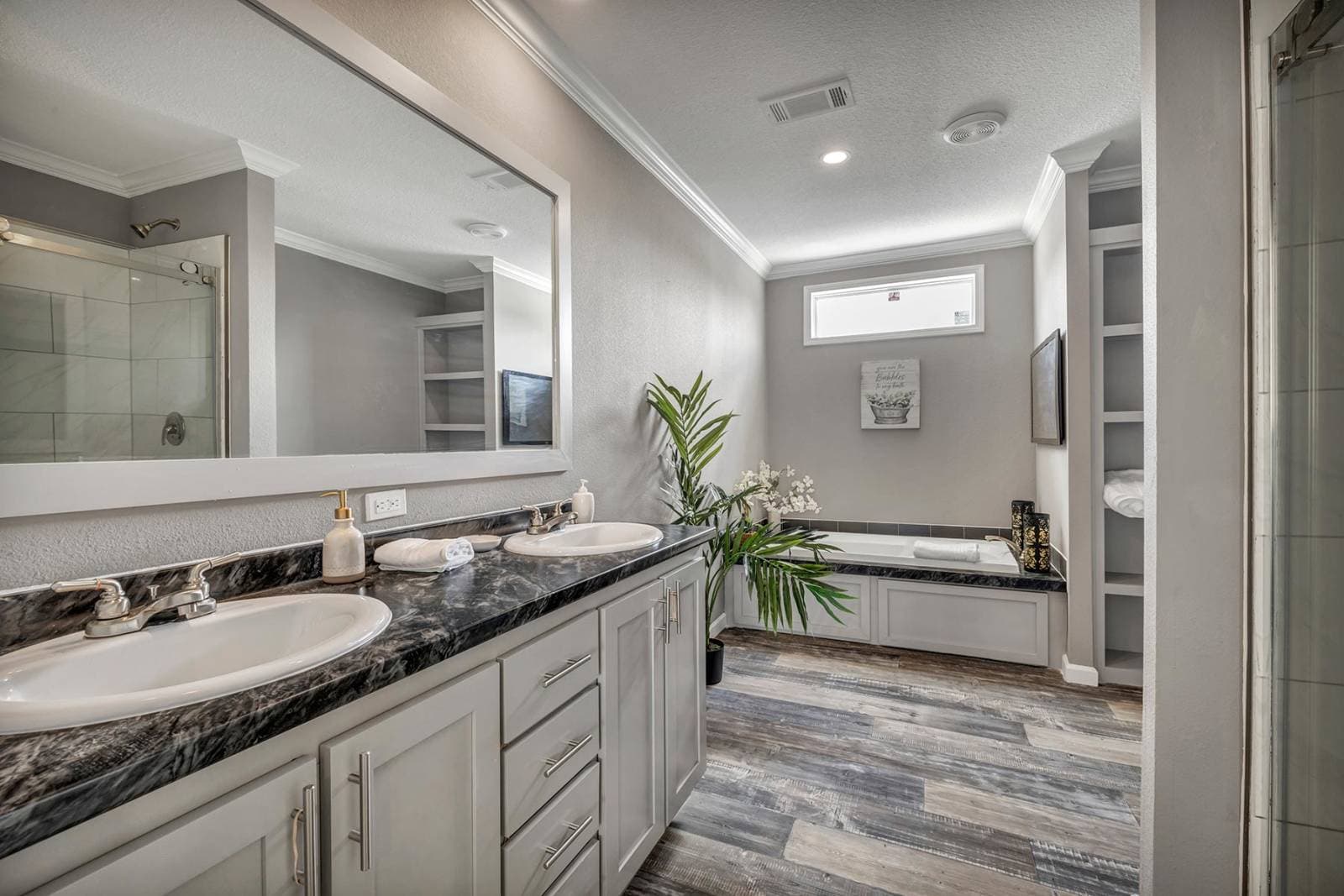 Titan extreme 3266d [the vegas] bathroom home features