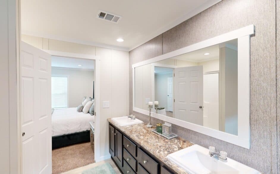 Hacienda p60s bathroom home features