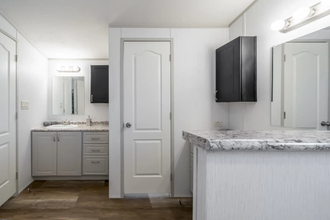 Heritage h-1880-32e bathroom home features