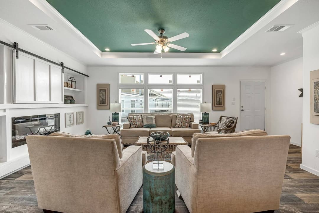 Titan extreme 3272c interior home features