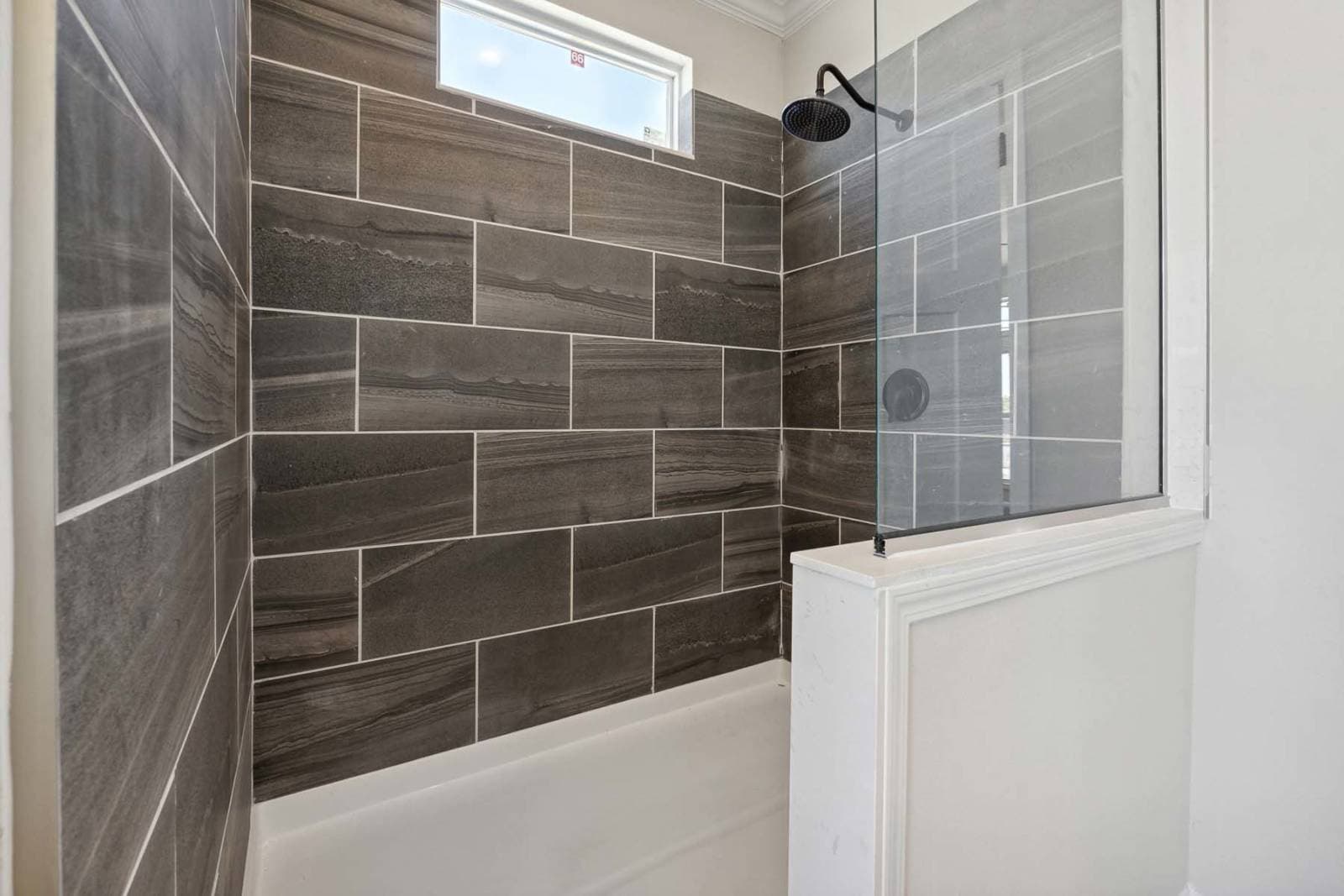 Titan extreme 3276t [the memphis] bathroom home features