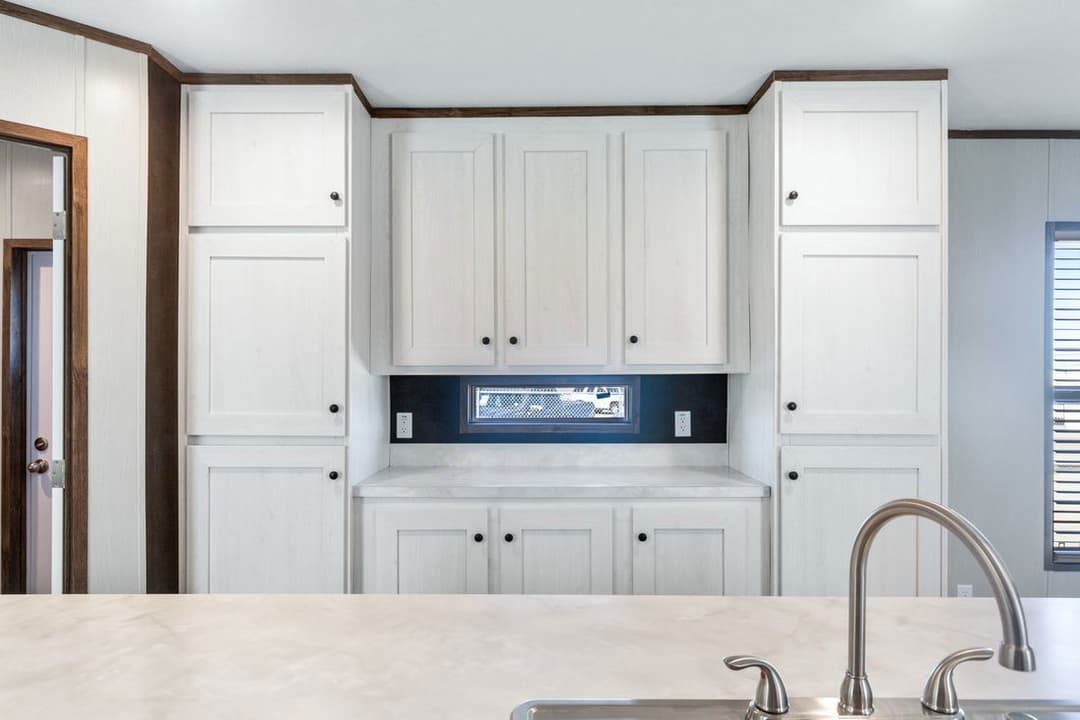 Select 16722s kitchen home features