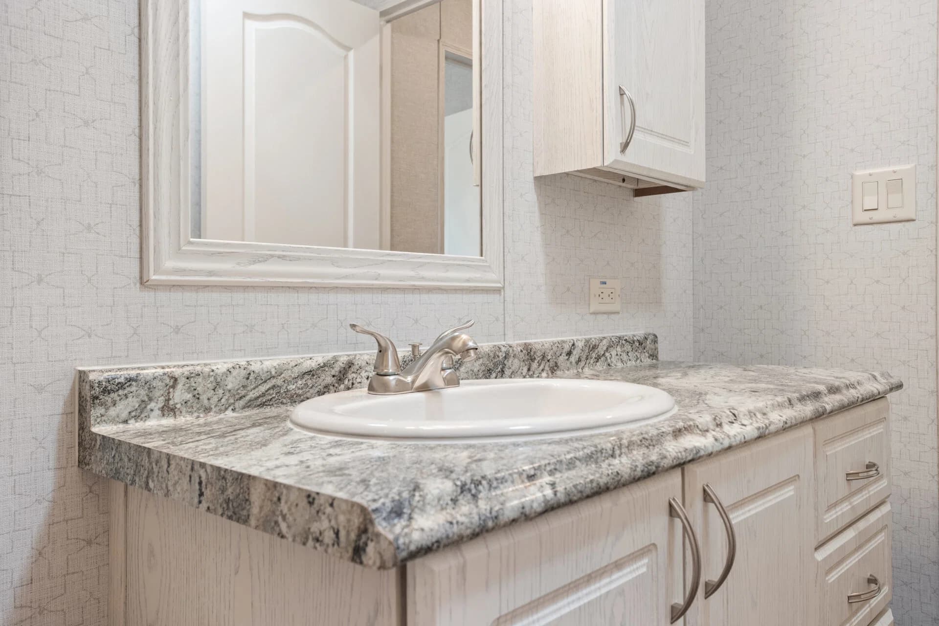 Heritage h-3272-43a bathroom home features