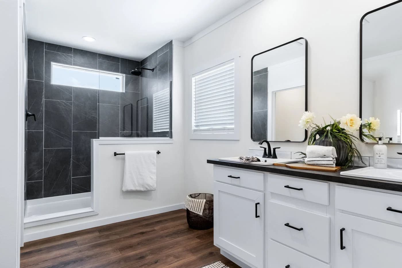 The iron peak bathroom home features
