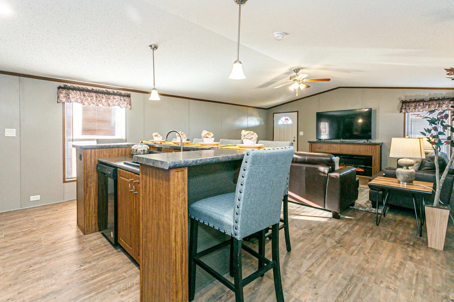 Classic c-1872-32a kitchen home features