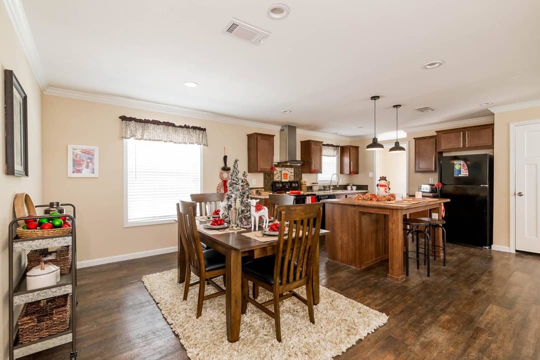 Titan extreme 3248e interior home features