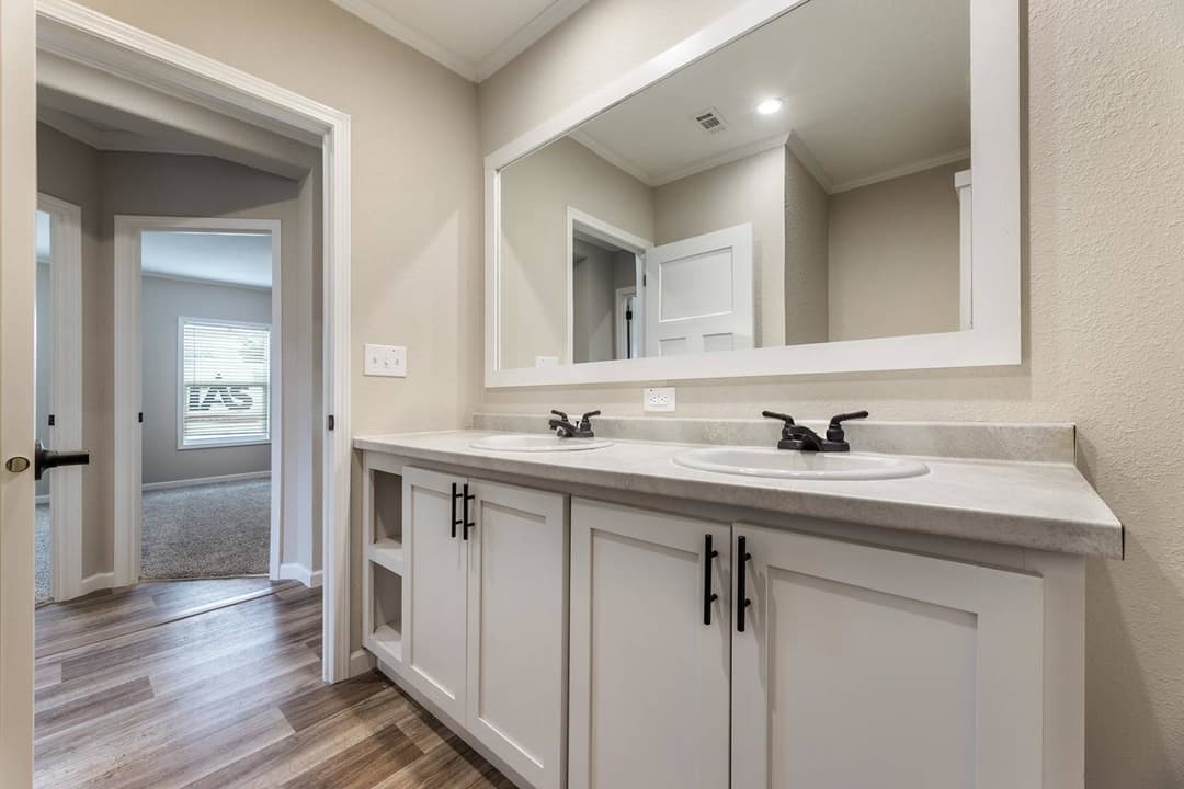 Innovation 3256h bathroom home features