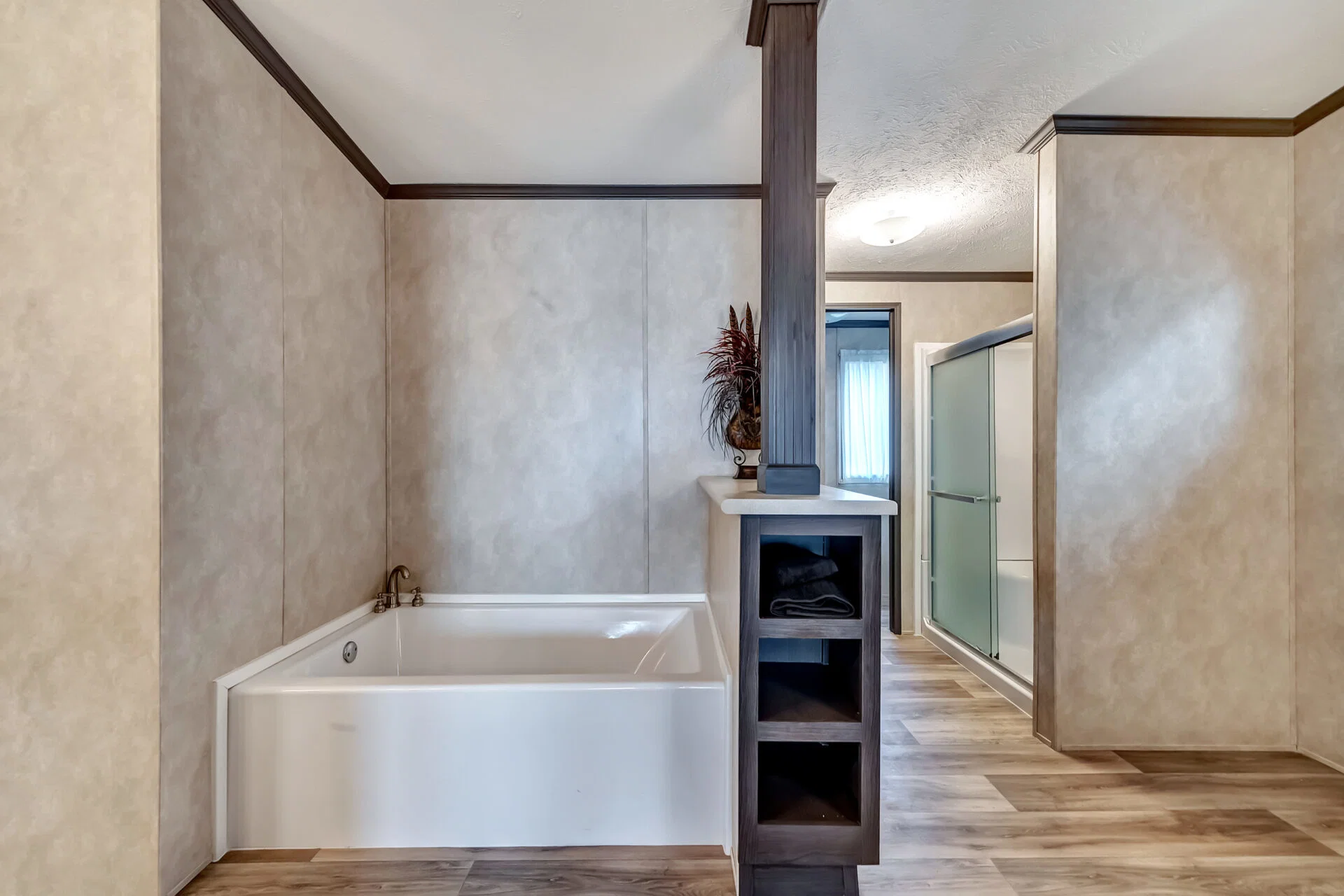 Classic c-3280-42.5b bathroom home features