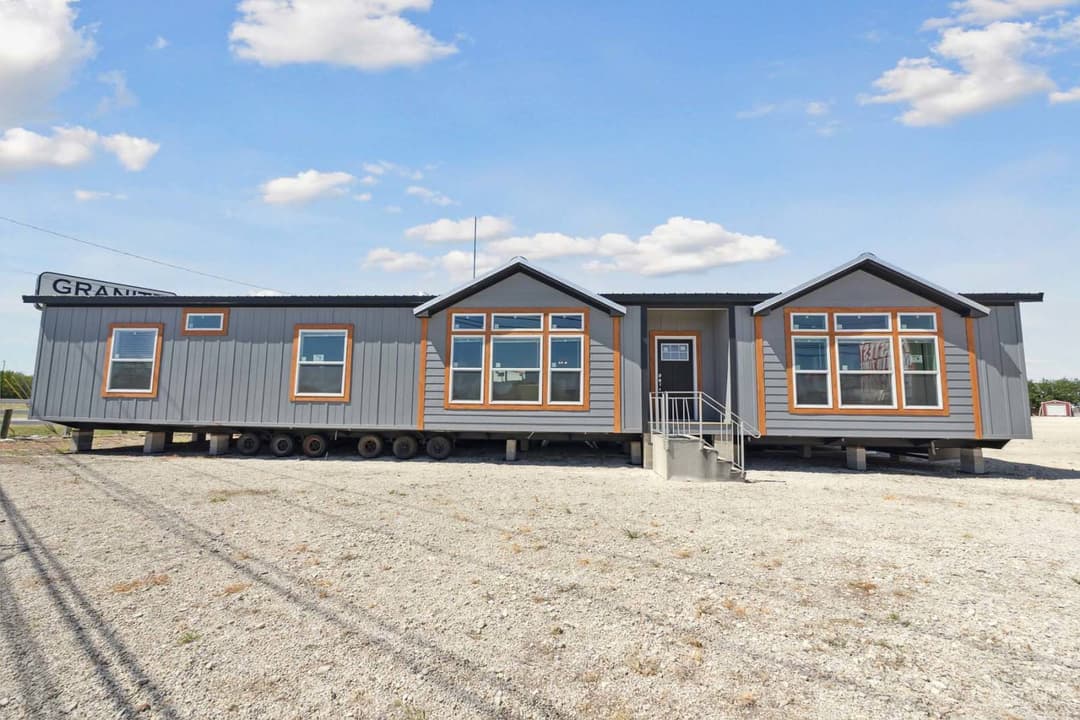 Titan extreme 3276t [the memphis] exterior home features