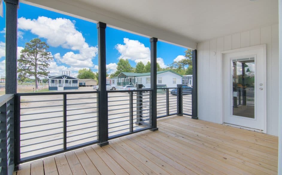 Pearl 6370 elevation and exterior home features