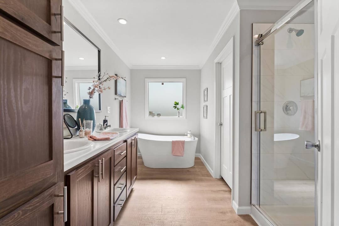 Titan extreme 2856h bathroom home features