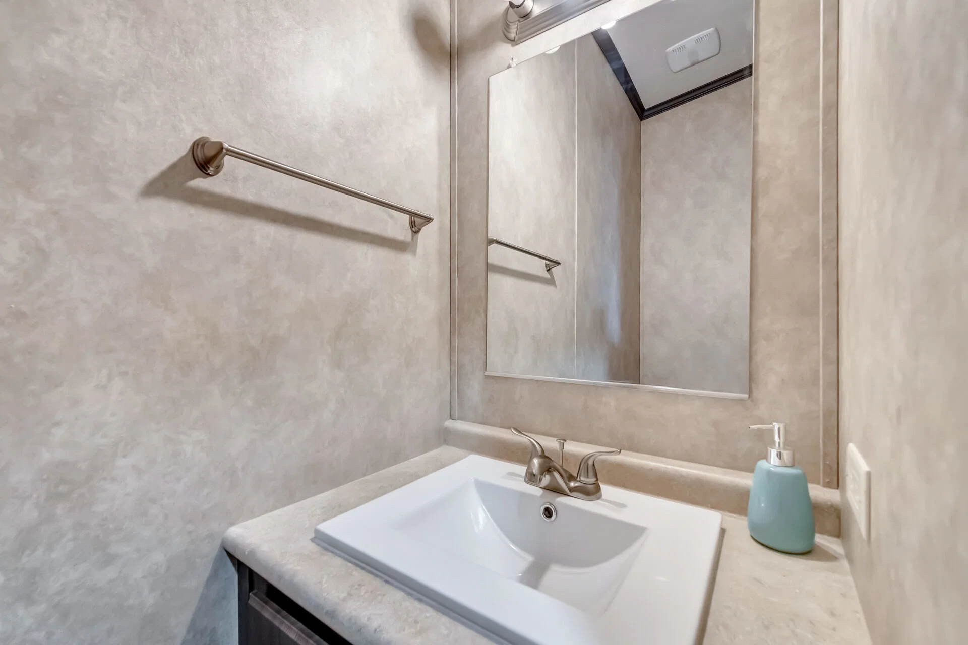 Classic c-3280-42.5b bathroom home features