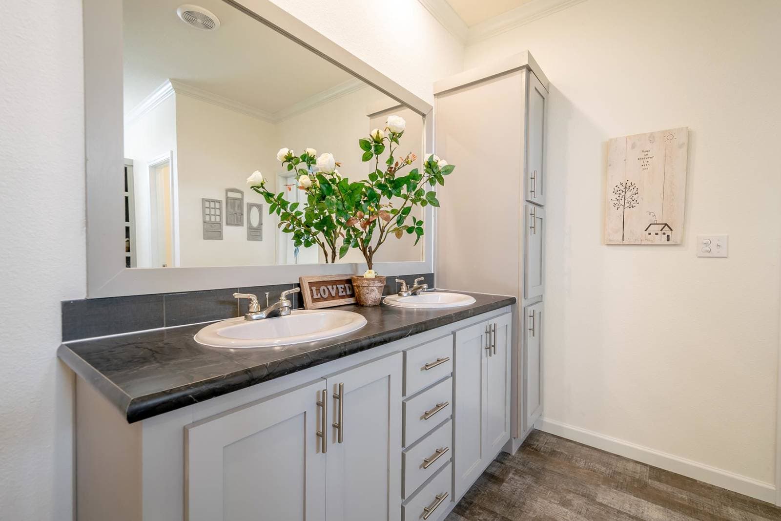 Innovation 3268c bathroom home features