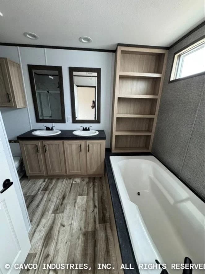 Landmark 16763b bathroom home features