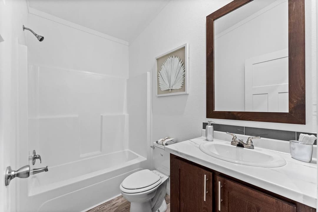 Innovation 1668h bathroom home features