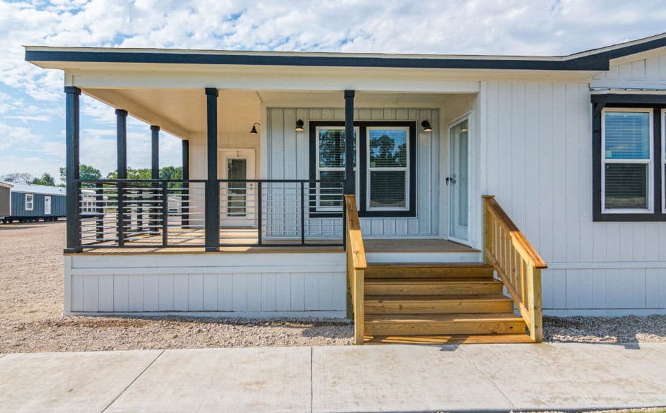 Pearl 6380 elevation and exterior home features