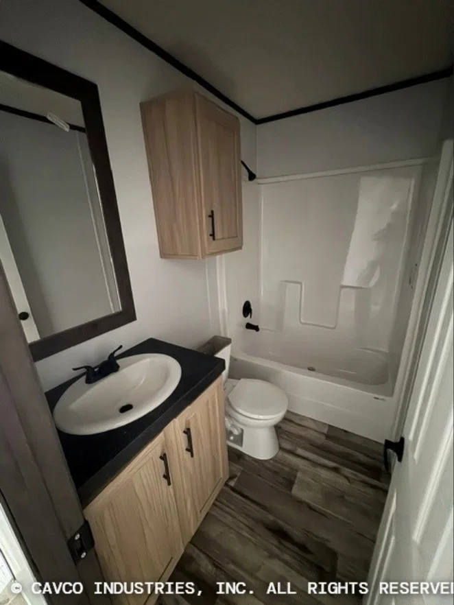 Landmark 16763b bathroom home features