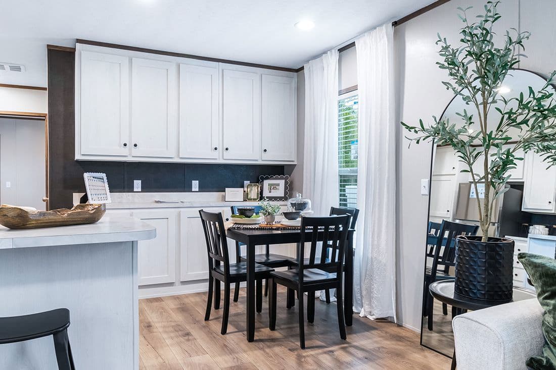 Select 16562a interior home features