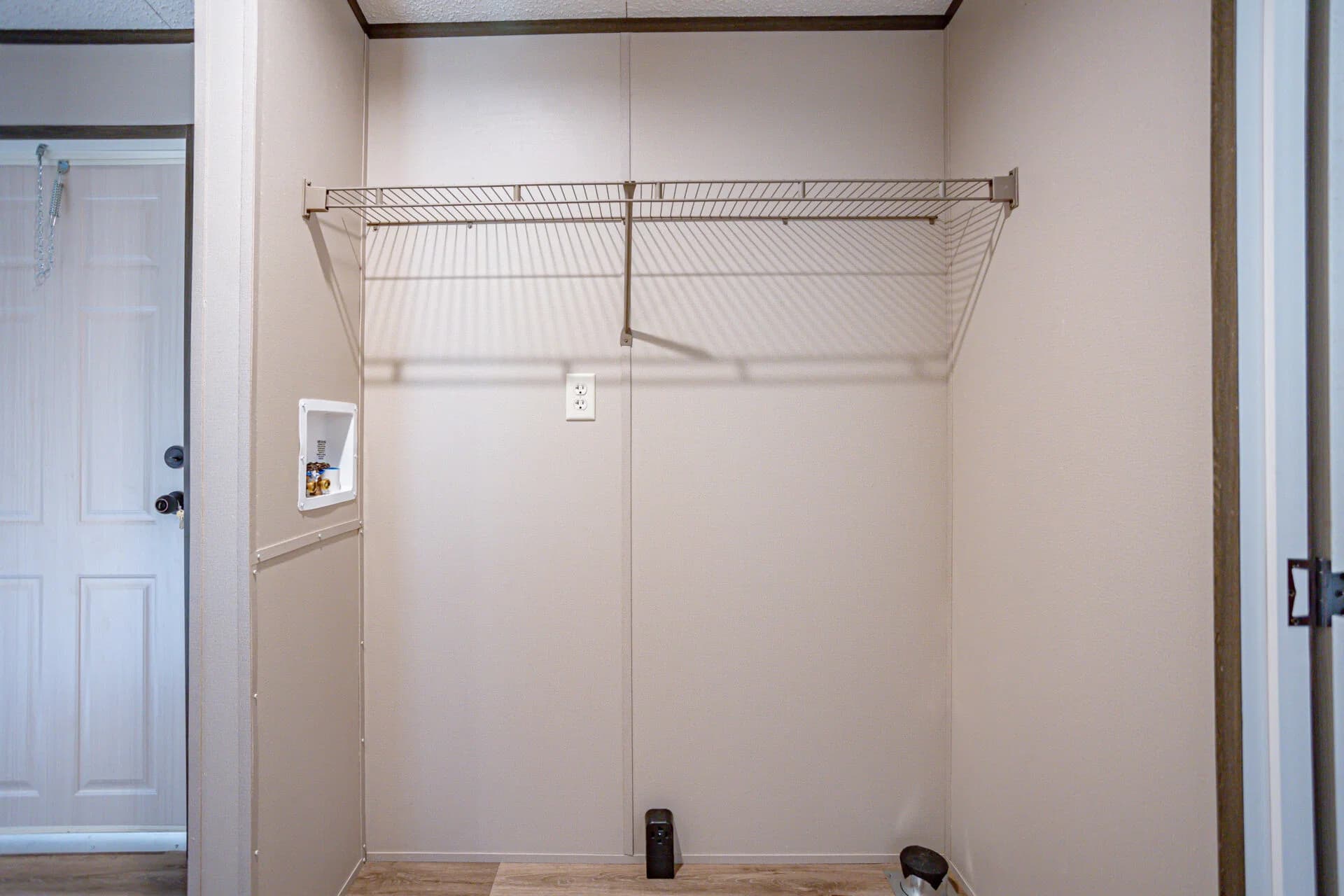 Select s-1672-32b interior home features