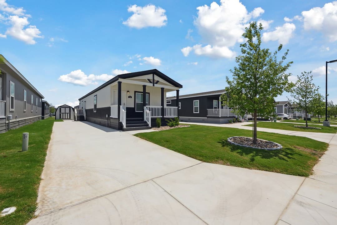 Innovation 1868h exterior home features