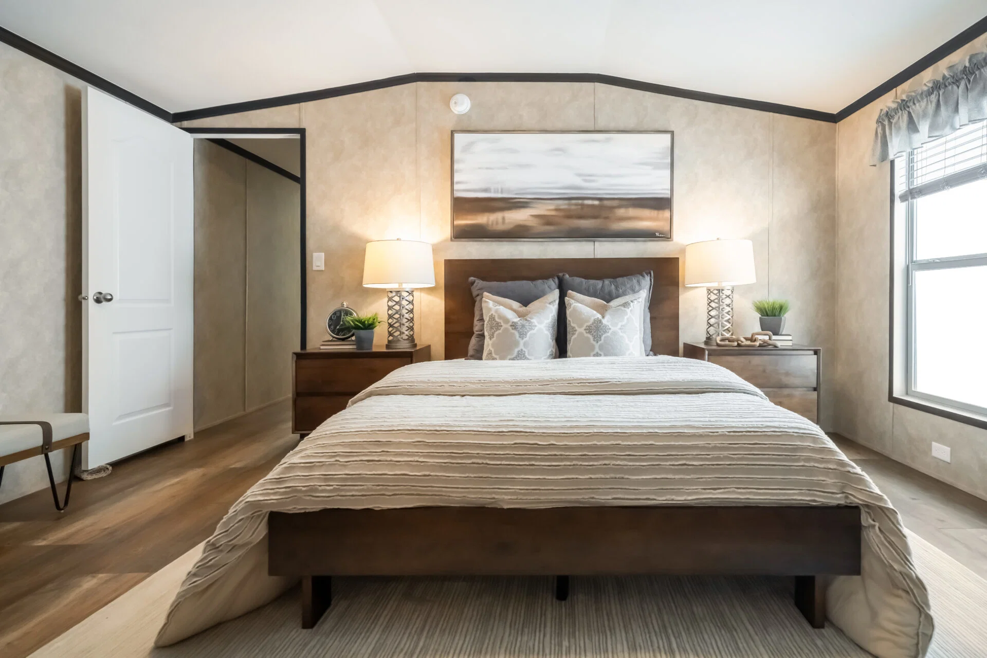 Classic c-1680-32flp bedroom home features