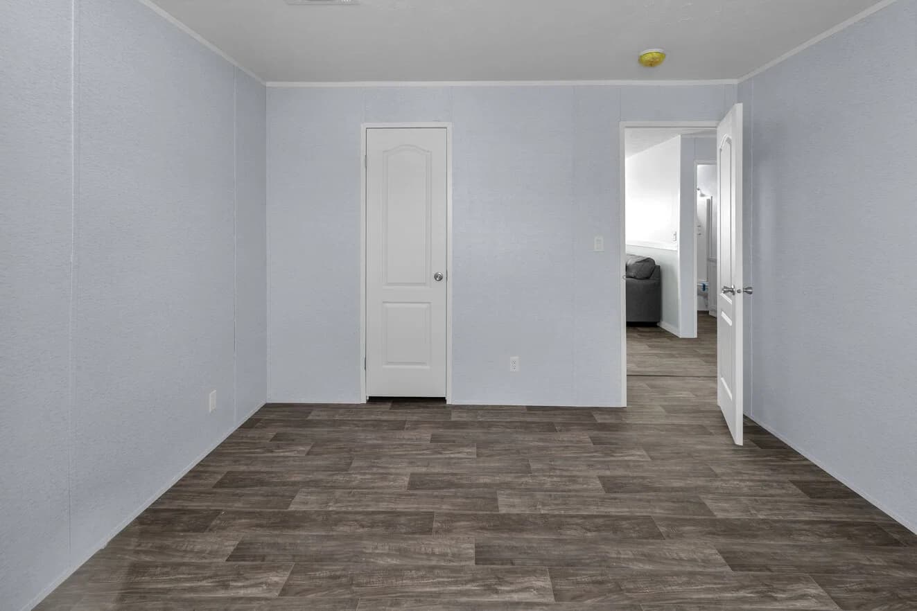 Valu maxx premier 32643e bedroom home features