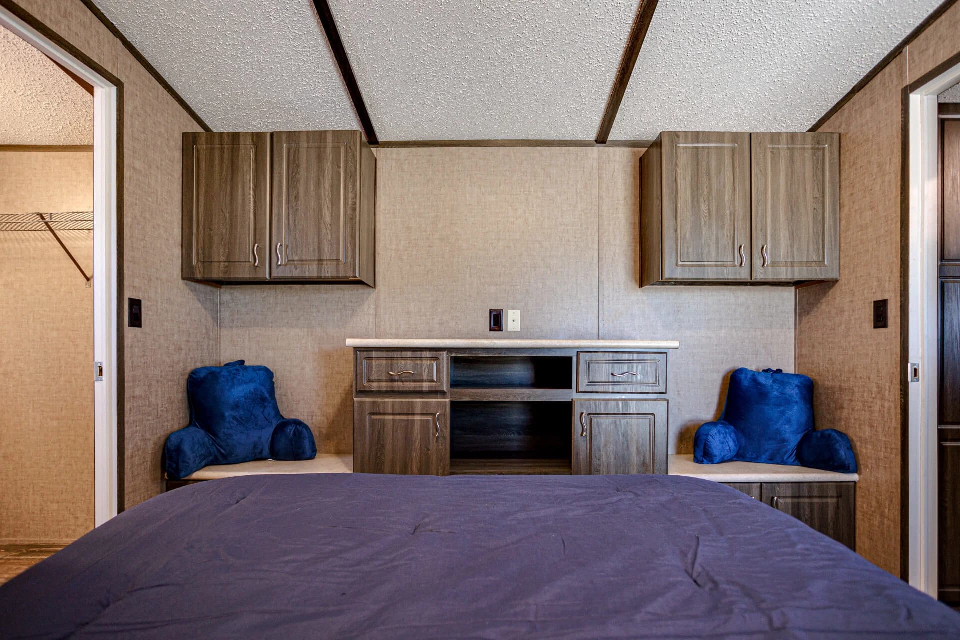 Select s-1236-11fla bedroom home features