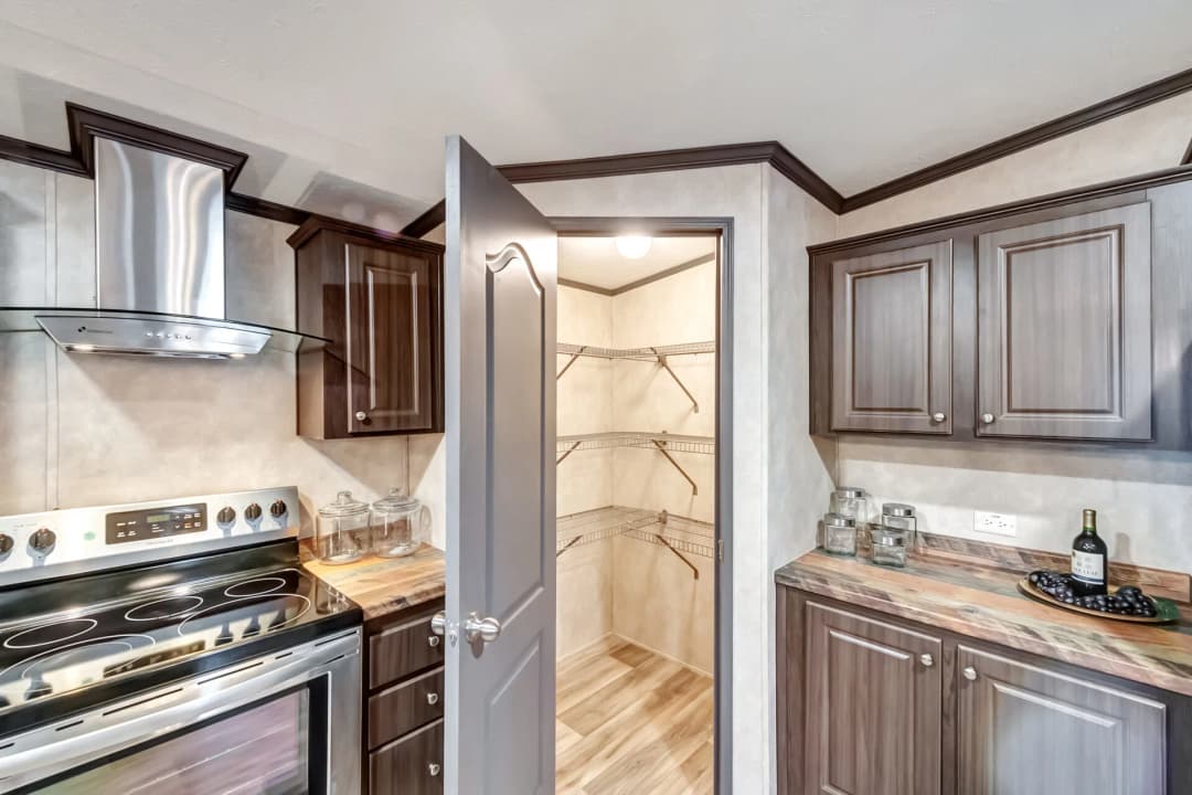 Classic c-3280-42.5b kitchen home features