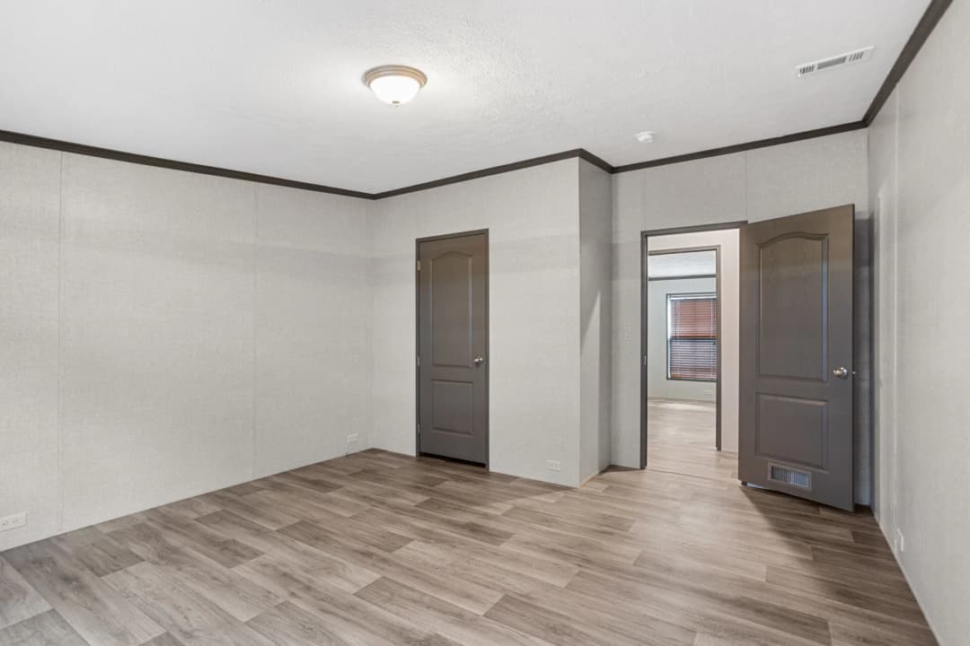 Select s-3252-32d bedroom home features
