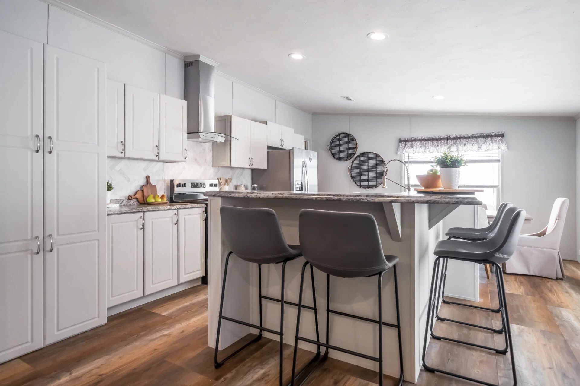 Heritage h-3256-32d kitchen home features