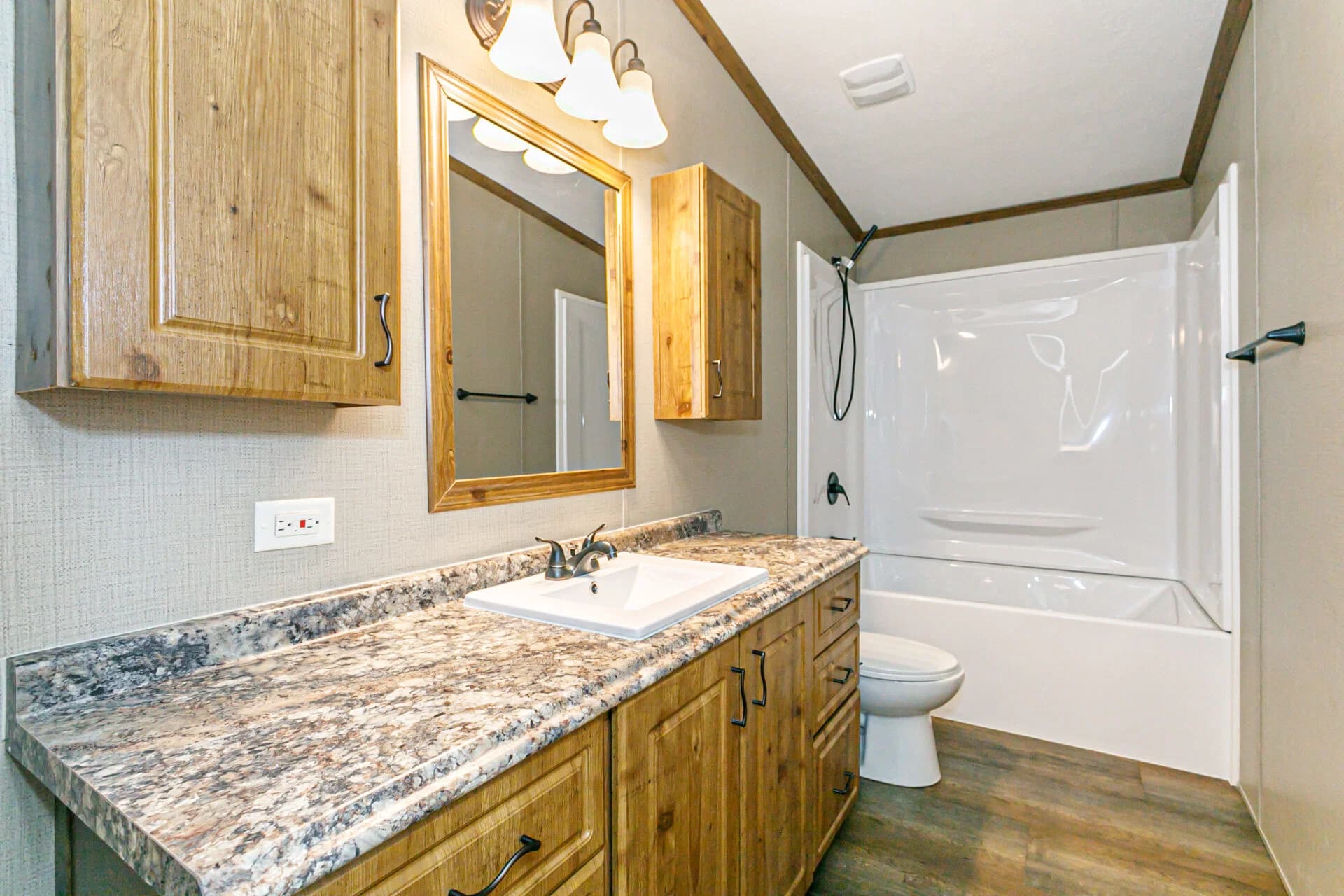 Doublewide h-3672-43a bathroom home features