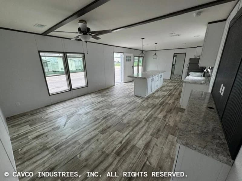 Landmark 16763e living room home features