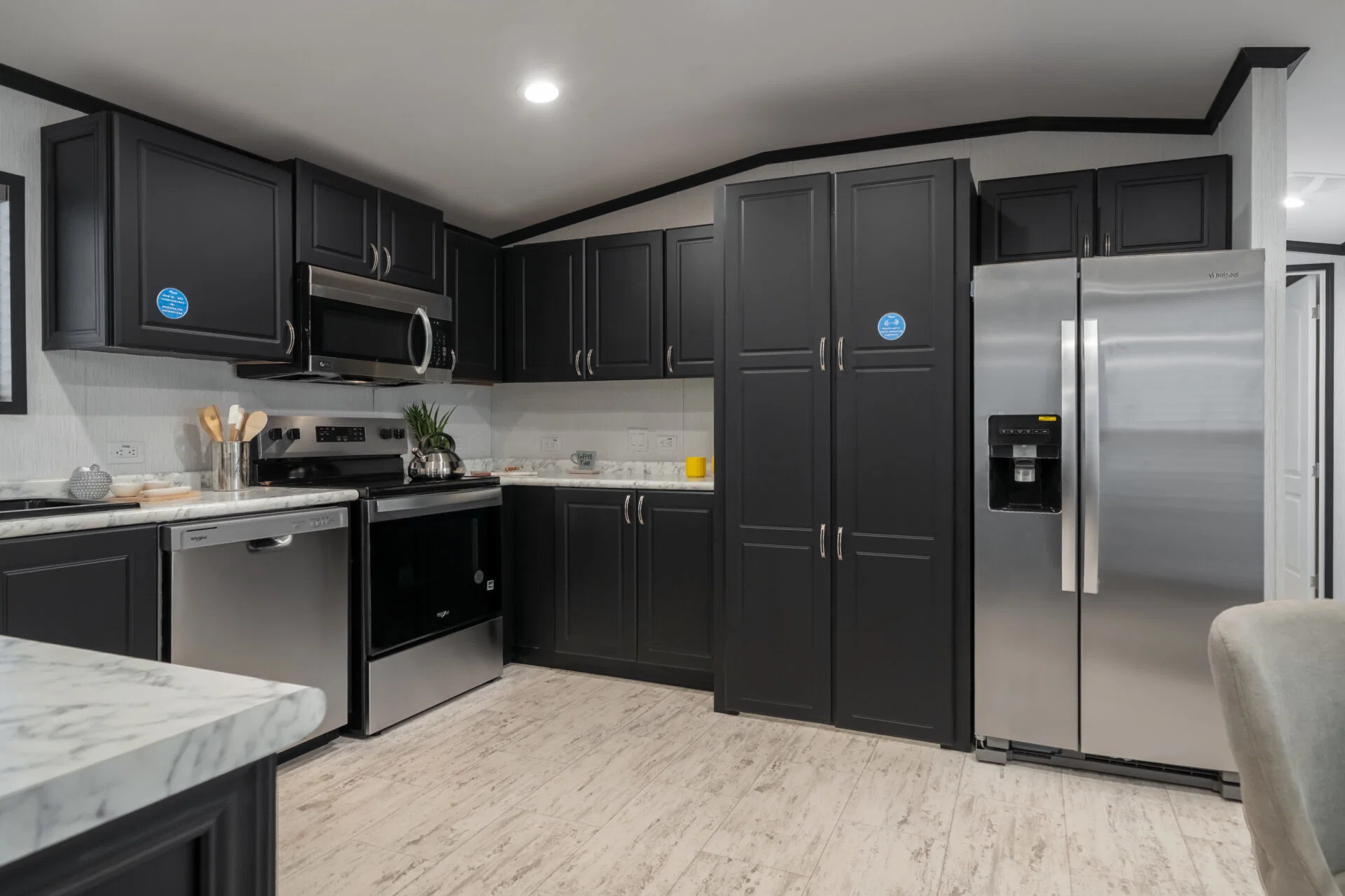 Classic c-1680-32m kitchen home features
