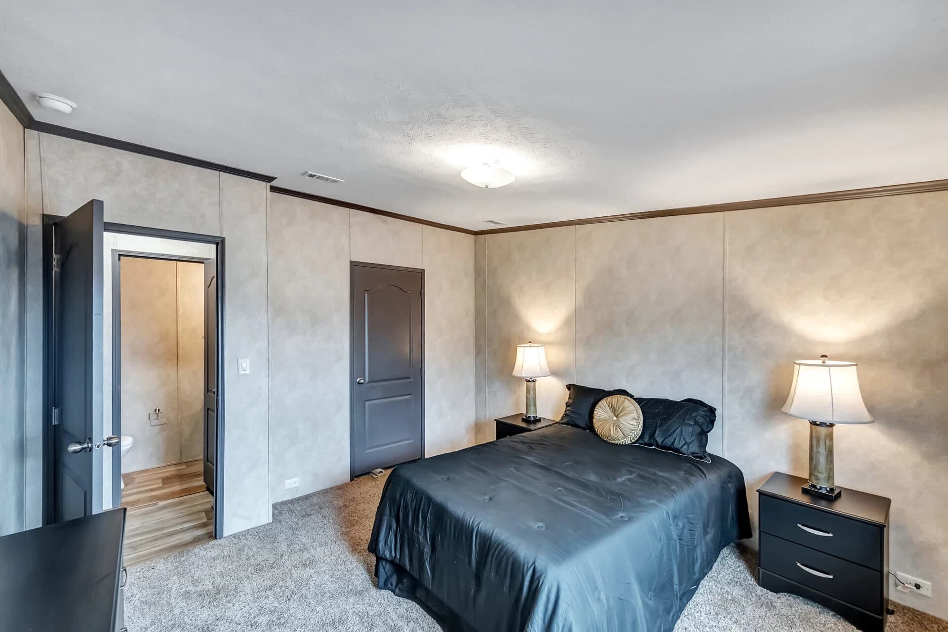 Classic c-3280-42.5b bedroom home features