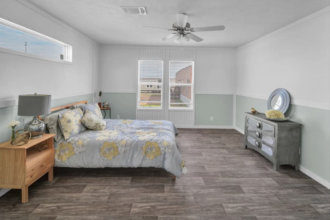 Valu maxx premier 32643e bedroom home features