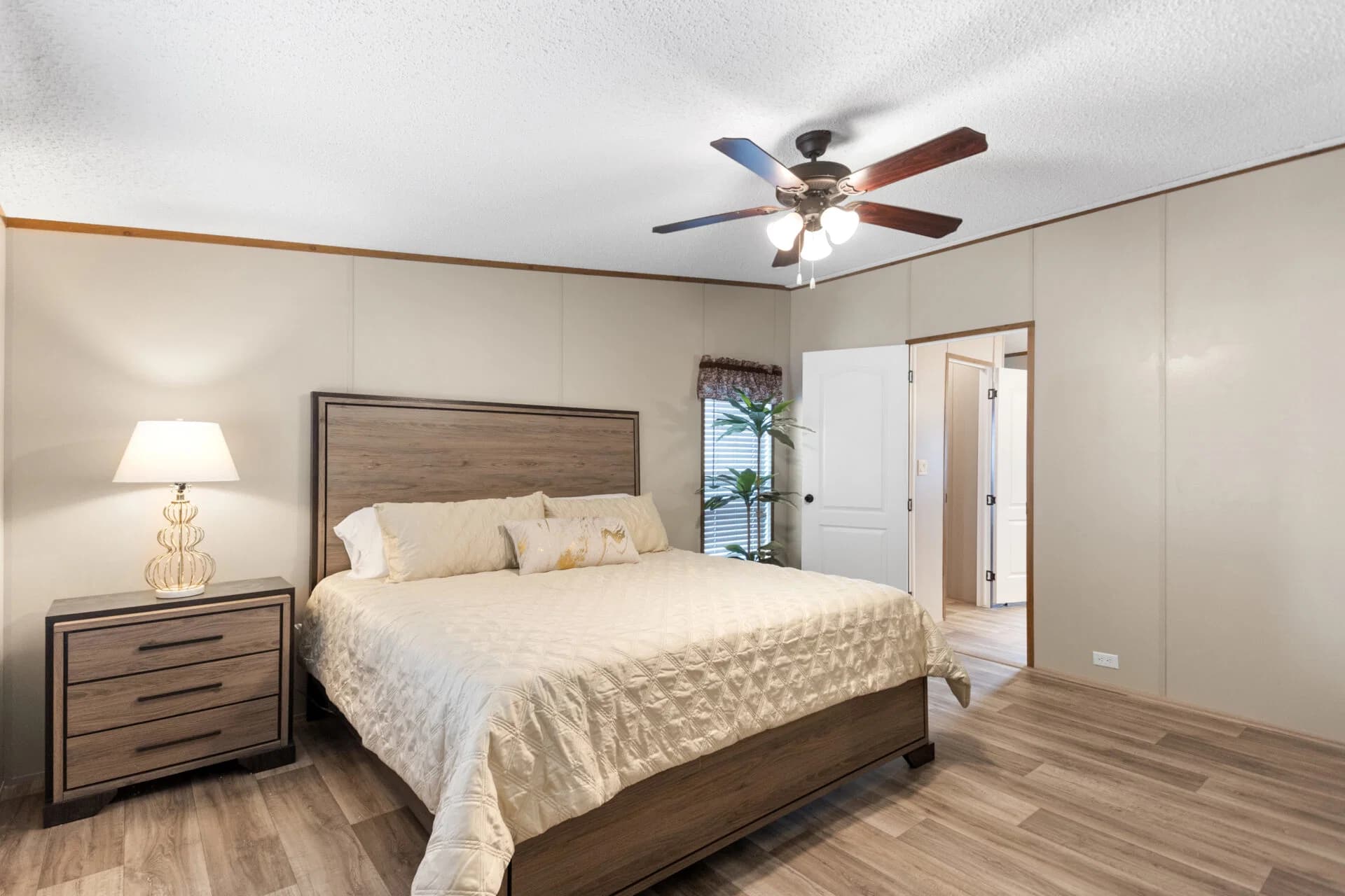 Heritage h-3260-32a bedroom home features