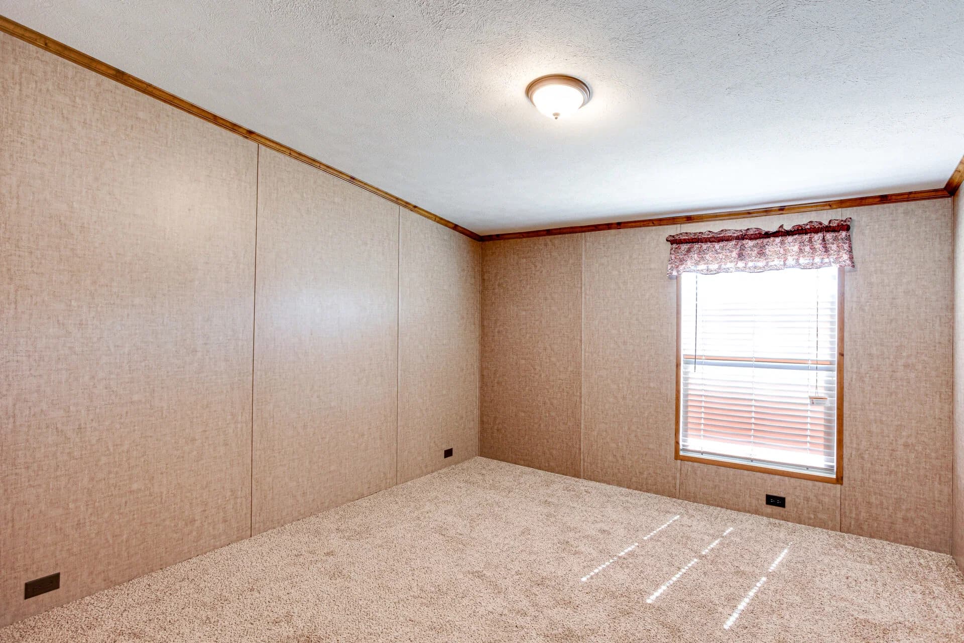 Heritage h-3264-32c bedroom home features