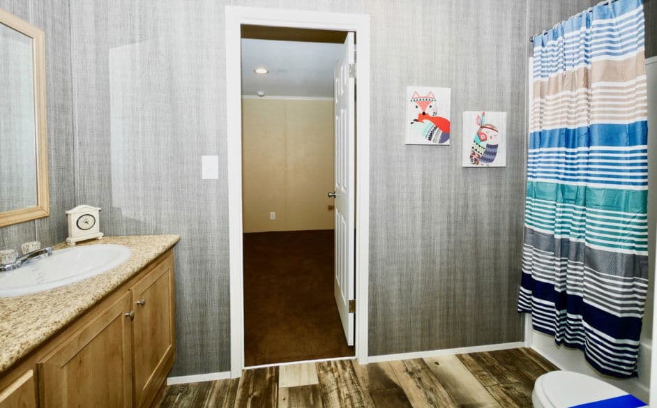 Rifleman 3240 bathroom home features