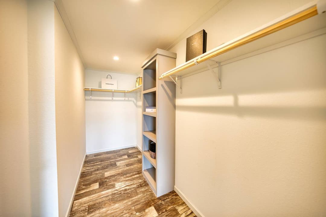 Titan extreme 2876h interior home features